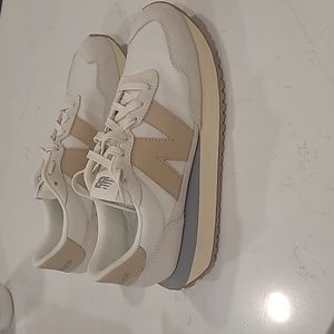 New Balance 237